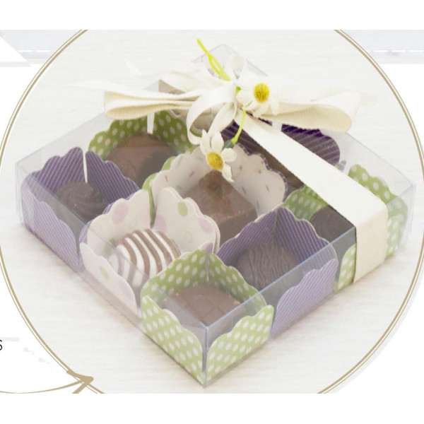 Cajas cuadradas con petifours